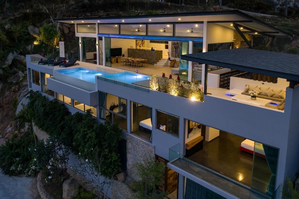 Villa 369 en-suite bathroom with soaking tub and panoramic Koh Samui ocean view